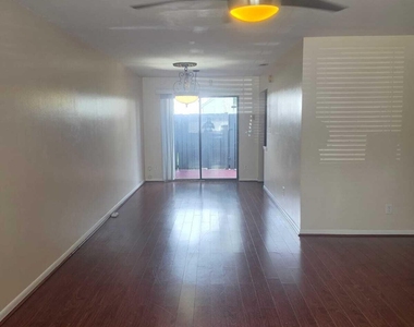 5204 Bayside Drive - Photo Thumbnail 19