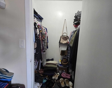 5204 Bayside Drive - Photo Thumbnail 13