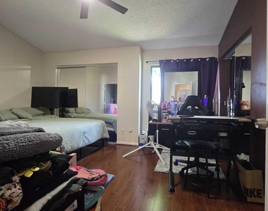 5204 Bayside Drive - Photo Thumbnail 15