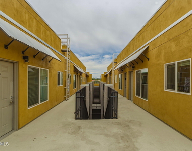 622 N 9th Avenue - Photo Thumbnail 1
