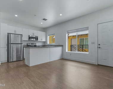 622 N 9th Avenue - Photo Thumbnail 5