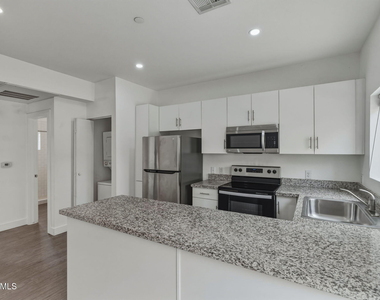 622 N 9th Avenue - Photo Thumbnail 8