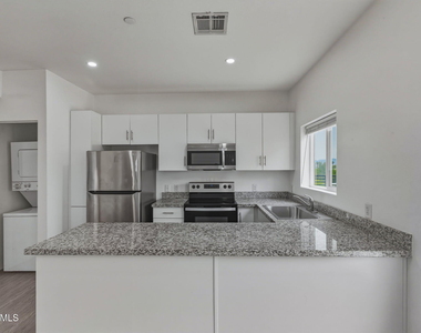 622 N 9th Avenue - Photo Thumbnail 7