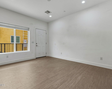 622 N 9th Avenue - Photo Thumbnail 2
