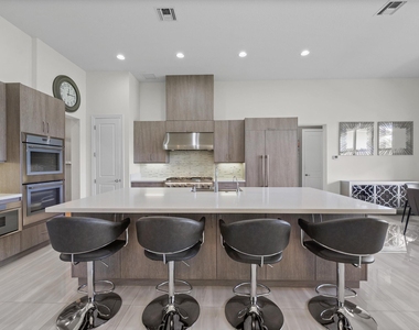 7336 Sisken Terrace - Photo Thumbnail 10
