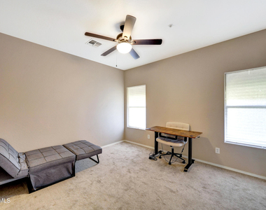 2950 W Louise Drive - Photo Thumbnail 10