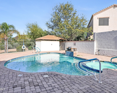 2950 W Louise Drive - Photo Thumbnail 9