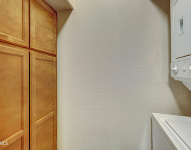 2950 W Louise Drive - Photo Thumbnail 27