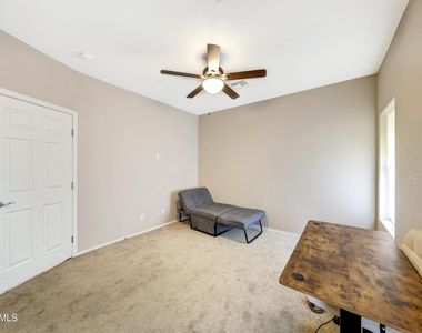 2950 W Louise Drive - Photo Thumbnail 11
