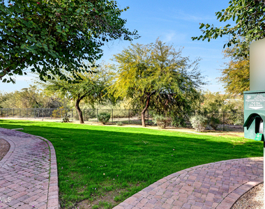 2950 W Louise Drive - Photo Thumbnail 8