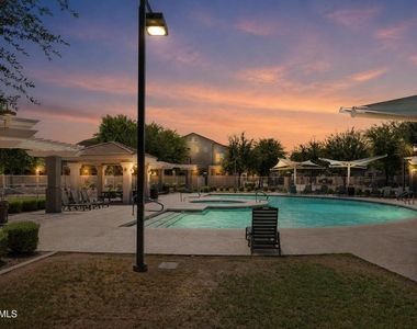 2402 E 5th Street - Photo Thumbnail 43