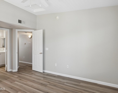 2402 E 5th Street - Photo Thumbnail 18