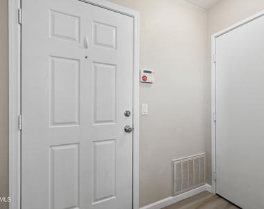 2402 E 5th Street - Photo Thumbnail 31
