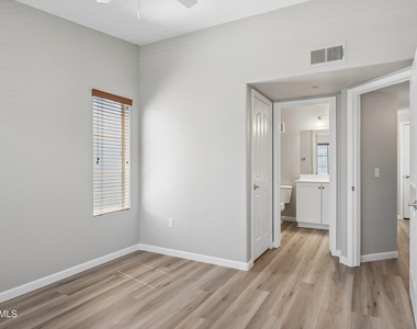 2402 E 5th Street - Photo Thumbnail 17