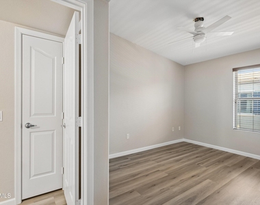 2402 E 5th Street - Photo Thumbnail 21