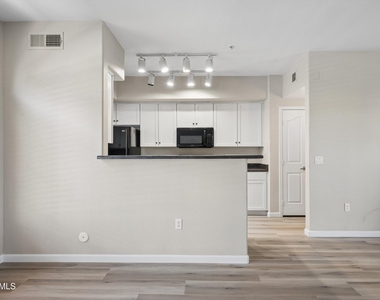 2402 E 5th Street - Photo Thumbnail 4