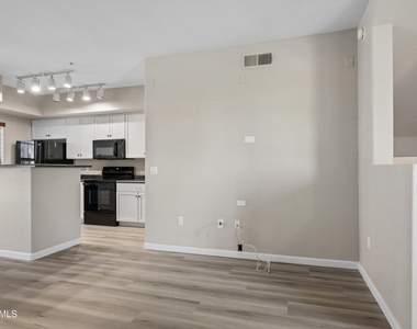 2402 E 5th Street - Photo Thumbnail 6