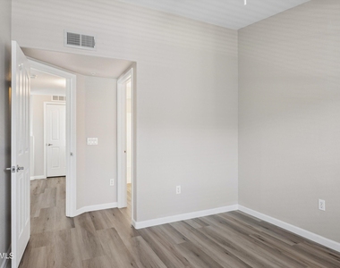 2402 E 5th Street - Photo Thumbnail 23