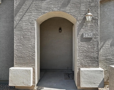 2402 E 5th Street - Photo Thumbnail 3
