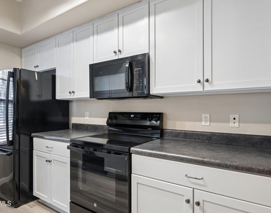 2402 E 5th Street - Photo Thumbnail 11
