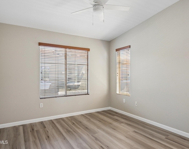 2402 E 5th Street - Photo Thumbnail 16
