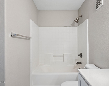 2402 E 5th Street - Photo Thumbnail 20