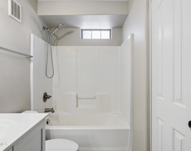 2402 E 5th Street - Photo Thumbnail 25
