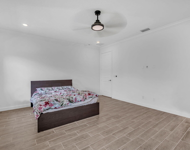 19270 Rolling Acres Road - Photo Thumbnail 16