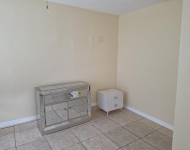 814 Poplar Drive - Photo Thumbnail 8