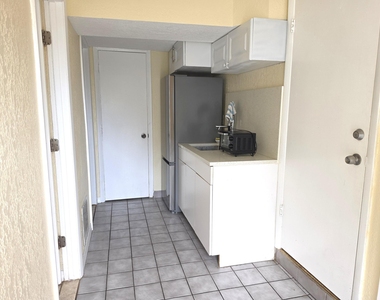 814 Poplar Drive - Photo Thumbnail 10