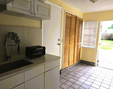 814 Poplar Drive - Photo Thumbnail 11