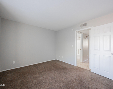 1055 W 5th Street - Photo Thumbnail 16