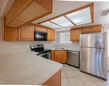 1055 W 5th Street - Photo Thumbnail 8