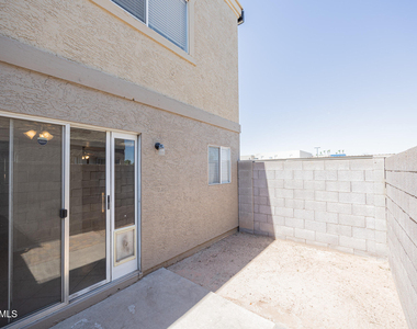 1055 W 5th Street - Photo Thumbnail 21