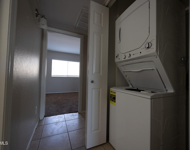 1055 W 5th Street - Photo Thumbnail 19