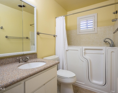 4613 E Escondido Avenue - Photo Thumbnail 13