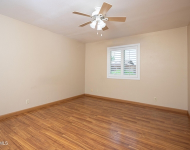 4613 E Escondido Avenue - Photo Thumbnail 12