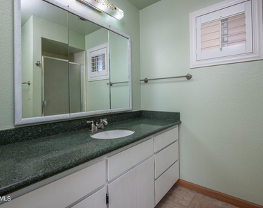 4613 E Escondido Avenue - Photo Thumbnail 11