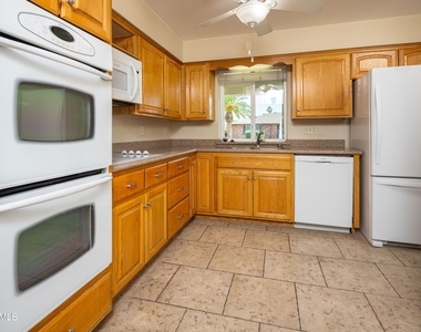 4613 E Escondido Avenue - Photo Thumbnail 8