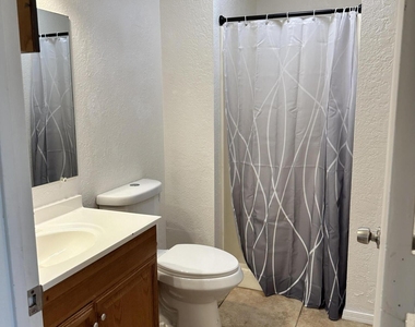 427 E Friar Avenue - Photo Thumbnail 5
