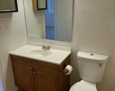 427 E Friar Avenue - Photo Thumbnail 4