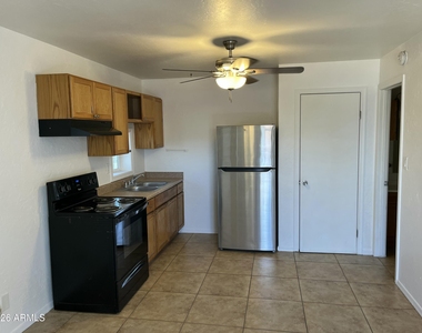 427 E Friar Avenue - Photo Thumbnail 3