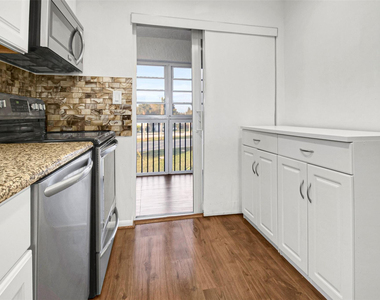 6890 Royal Palm Boulevard - Photo Thumbnail 5