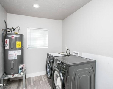 7810 E Willetta Street - Photo Thumbnail 11
