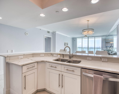 2650 Lake Shore Drive - Photo Thumbnail 4