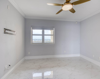 2650 Lake Shore Drive - Photo Thumbnail 21