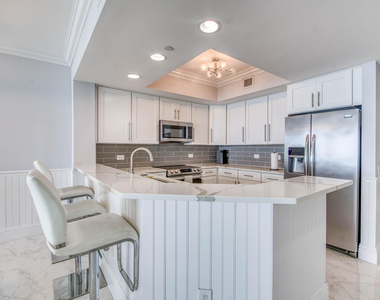2650 Lake Shore Drive - Photo Thumbnail 3