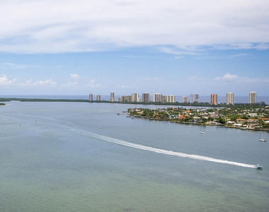 2650 Lake Shore Drive - Photo Thumbnail 13
