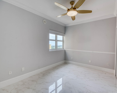 2650 Lake Shore Drive - Photo Thumbnail 23
