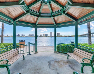2650 Lake Shore Drive - Photo Thumbnail 32